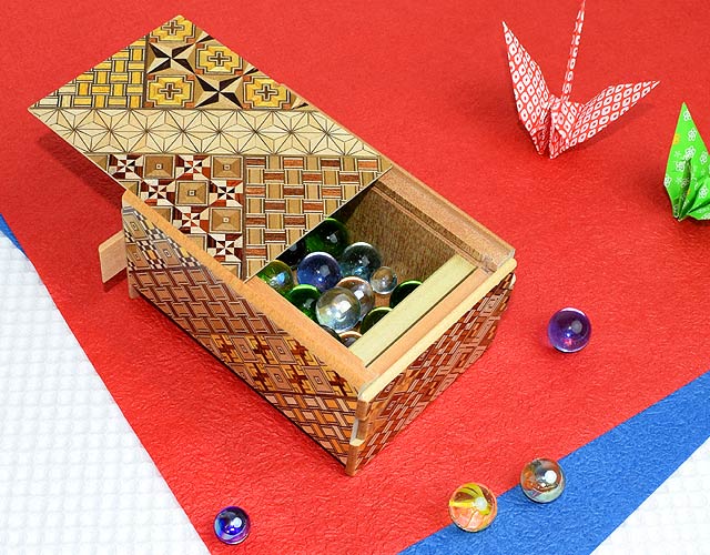 秘密箱 4寸10回仕掛け/箱根寄木細工/伝統工芸品 ｜木のおもちゃ ポプリの森